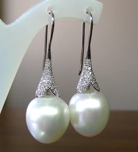18kt GOLD EARRINGS WITH 15.7mm PEARLS! AUSTRALIAN WHITE + DIAMONDS + CERTIFIED - Picture 1 of 1
