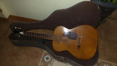 Vintage Harmony H165 Guitar, Solid Mahogany, Easy Action, Original Case - Image 1 of 4