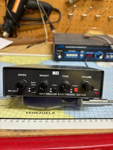 MFJ-407D, KEYER, DELUXE ELECTRONIC KEYER WITH MEMORY USED - Picture 1 of 6
