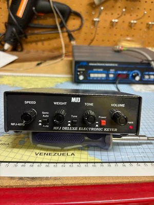 MFJ-407D, KEYER, DELUXE ELECTRONIC KEYER WITH MEMORY USED - Image 1 of 4