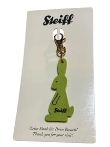Schlüsselanhänger Steiff dicker Filz grüner Hase 2011 Handtasche Anhänger neu auf Karte exklusiv - Bild 1 von 2
