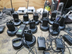 LOTTO 13 RICAMBI MOTOROLA RIPARAZIONE GP300 MAG ONE EX500 PR400 COSÌ COM'È RAGGIO - Foto 1 di 6