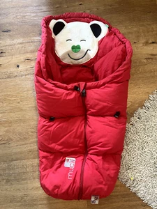 Mucki Babyschalen-Fußsack | Klein in rot von Odenwälder BabyNest - Bild 1 von 1
