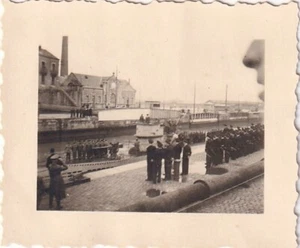 kleines Foto - Marine U-Boot an der Mole - 2.WK - Bild 1 von 2