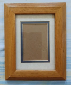 Light Wood Frame w/Glass for 5 x 7 Photos - Wall Mount or Free Standing - Picture 1 of 2