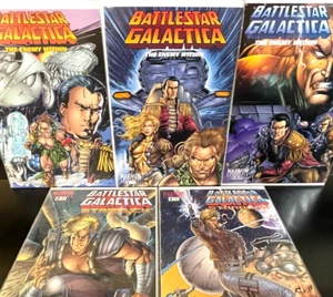 BATTLESTAR GALACTICA: 2 Different and COMPLETE Sets - Comic Lot Enemy Within +SB - Picture 1 of 4