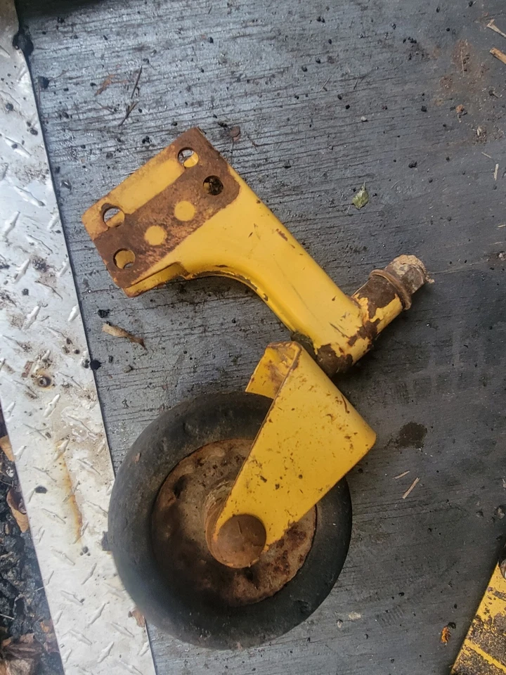 Cub Cadet 3000 Deck Casters 3240 3235 3185 3165 3204 3206 3208 - Image 1 of 1