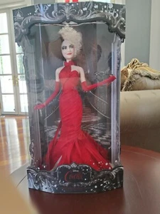 Disney , ""CRUELLA " aus ""ONEHUNDERT and ONE DALMATIONS limitierte Puppe - Bild 1 von 5
