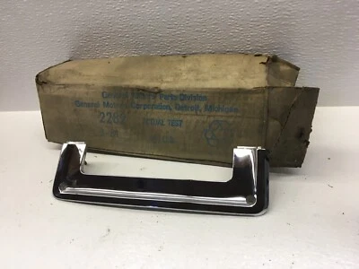 GM NOS 1976 1977 Buick Regal Right Front Side Marker Bezel 1249954 - Image 1 of 4