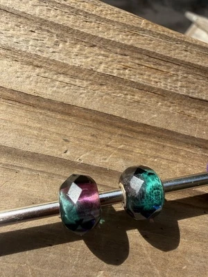 2 prismas Trollbead turquesa/púrpura retirados Foto 1 de 4