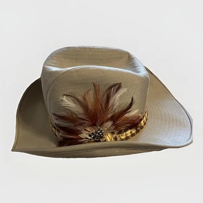 Sombrero de Vaquero Harvard Plumas Tejido Personalizado Hecho a Mano Adulto Medio Bronceado De Colección Foto 1 de 4