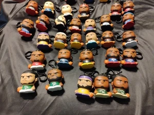 NBA Squeezy Mates Lot 36 Schlüsselanhänger Tatum Davis Durant Beal Doncic Harden Antetok - Bild 1 von 21