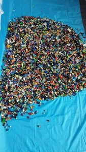Lego Sfuso Minifigures Accessori e personaggi assortiti in lotti da 500Gr. - Afbeelding 1 van 3