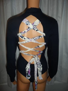 Body Cool Free People Intimately talla XL azul marino floral atado trasero falso nuevo sin etiquetas - Imagen 1 de 6