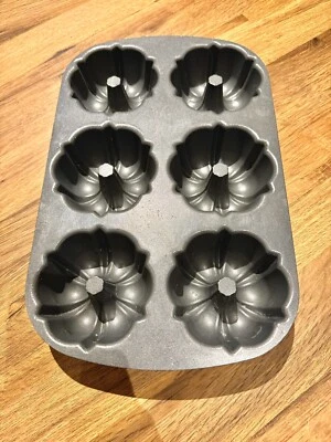 NORDIC WARE Kuchenform 6 Mini Bundt Kuchen schwer Aluminium Tablett Bundt Muffinform - Bild 1 von 4