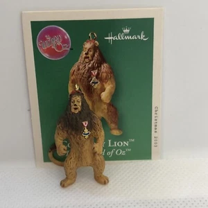 2003 “Cowardly Lion” Hallmark Mini Ornament | Wizard of Oz - NOS - Imagen 1 de 3