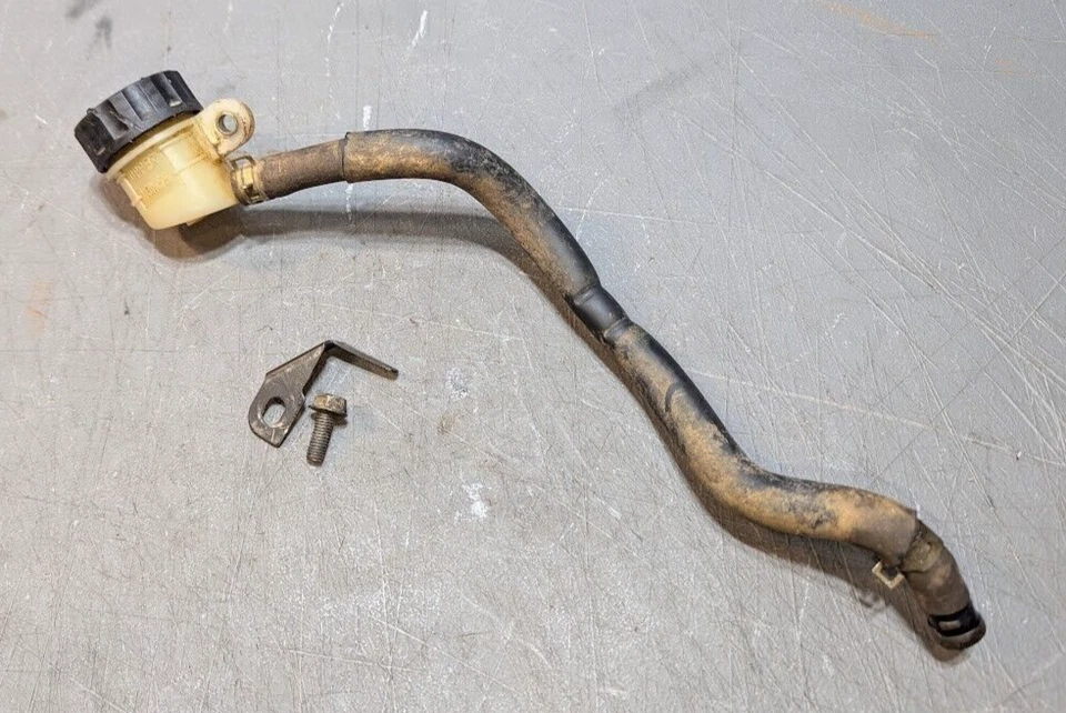 Резервуар и шланг для задней тормозной жидкости Suzuki DR250 DR350 - Изображение 1 из 1