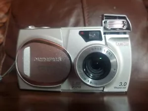 Silver Olympus CAMEDIA Model D-550 Zoom 3.0MP 2.8X Zoom LCD Digital Camera - Picture 1 of 3