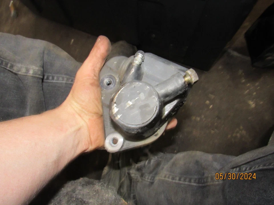 Pinza de freno delantera Suzuki GS550 E 1979 Foto 1 de 1