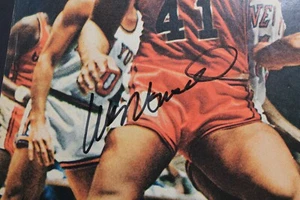 Wes Unseld (d.2020) HOF Washington Autograph Signed 8x10 Magazine Page JSA - Picture 1 of 5