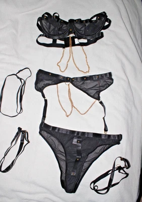 schwarzes BH Set aus BH, Slip, Strumpfgürtel und Zubehör, Zierketten, Gr XL - Bild 1 von 4