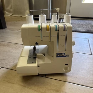 Weiße Superlock Serger/Overlocker W2500 Nähmaschine - Bild 1 von 16