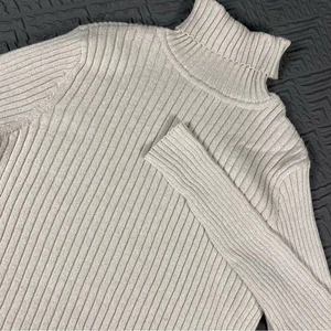 Suéter Chicos Acanalado Crema y Dorado Cuello Alto Talla Mediana - Imagen 1 de 5