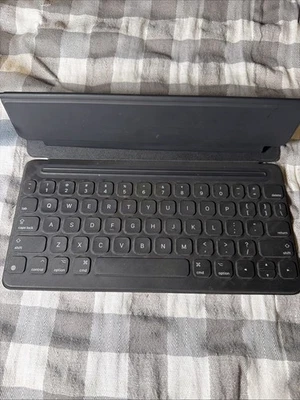 Apple Smart Keyboard for iPad Pro 10.5" 7th & 8th / iPad Air 3rd Gen - MX3L2LL/A - Image 1 of 4