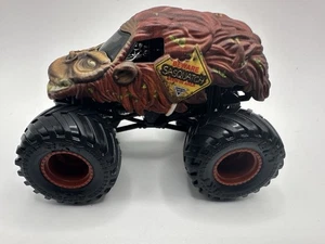 Monster Jam Monster Truck Sasquatch 1:64 - Picture 1 of 8