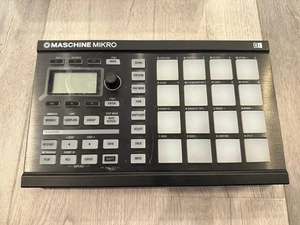 Native Instruments Machine Mikro Groove Production Studio Board dischi e manuale - Foto 1 di 5
