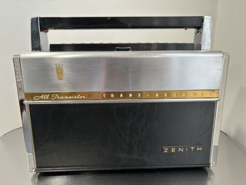 Zenith Royal 1000-D All Transistor Trans-Oceanic short wave portable radio 72S1