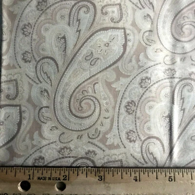 Tela con estampado de cachemira con texto Marcus Brothers 42" x por comprar beige y marrón Faye Burgos Foto 1 de 2