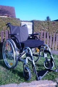 Breezy Leichtgewichtsrollstuhl, klappbar - Bild 1 von 11