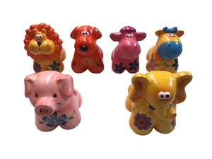 SALVADANAIO ANIMALI IN CERAMICA DIPINTA A MANO CON TAPPO ALLA BASE CM 13X12 - Imagen 1 de 2
