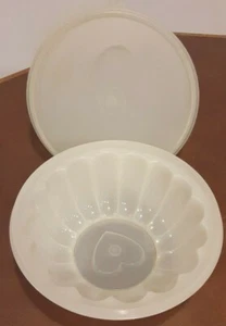 Tupperware Vintage White Jell-O Mold 616-2 With Y-Lid 229-19 and Heart 631-8 - Picture 1 of 7