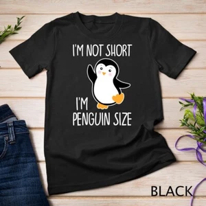 Funny I'm Not Short I'm Penguin Talla Linda Camiseta Unisex - Imagen 1 de 15
