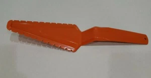 TUPPERWARE 1228 SERRATED PIE / CAKE SERVER - Picture 1 of 2