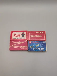 Lotto graffette vintage 4 scatole per mini cucitrici Swingline Tot Cub Bates Pixie - Foto 1 di 6