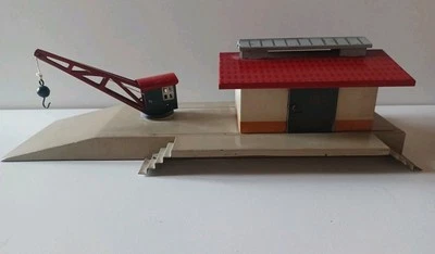 Kibri - 0/49/83 - H0 /00 - Güterhalle mit drehbarem Kran - Blech - Bild 1 von 4