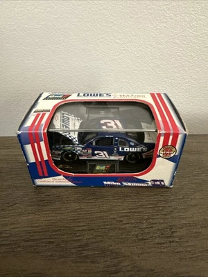 Mike Skinner 1/64 Lowe’s Olimpiadas Especiales 1999 Foto 1 de 4