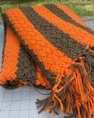 手工钩针毯阿富汗 52 英寸 x 72 英寸条纹橙色棕色/灰色条纹奶奶 — 第 1/4 张图片