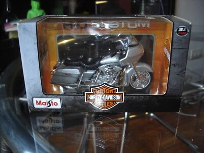 HARLEY DAVIDSON 2002 FLTR ROAD GLIDE SILVER 1:18 MAISTO MI09198 - Immagine 1 di 4