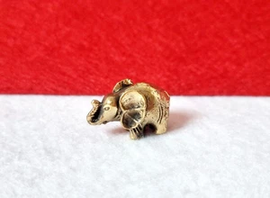 Statuina elefante bambino simpatica decorazione fortunato animale sacro collezione oro piccolo regalo - Foto 1 di 15