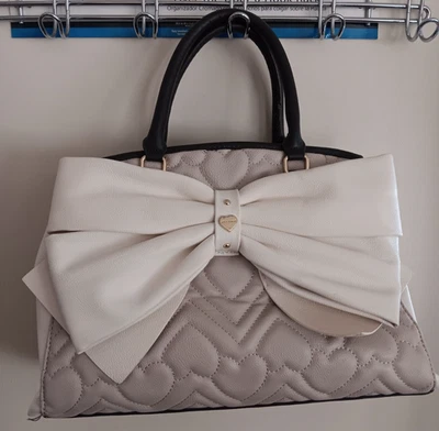 `1 Bolso de Mano Betsey Johnson Acolchado Heary Bolso Grande Blanco Lazo Grande  Foto 1 de 4
