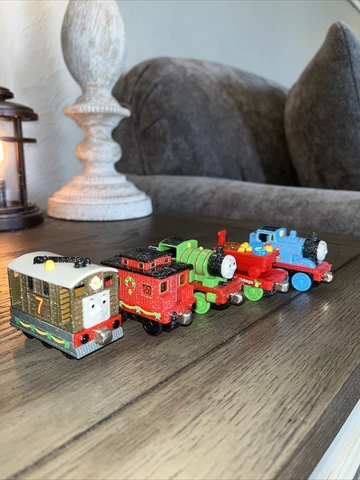 HOLIDAY THOMAS FRIENDS SET! holiday  Christmas PRESENT train! TAKE ALONG DIECAST Cover