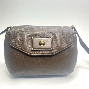 MARC JACOBS Tracolla Pelle Ciottolata Marrone Totalmente Turnlock Small - Foto 1 di 11