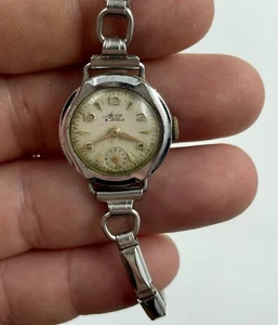 Reloj mecánico Avia 15 joyas hecho en Suiza raro vintage años 30 para dama - Imagen 1 de 9