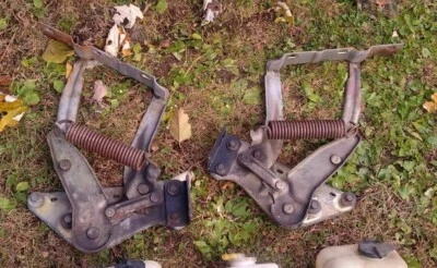 Cadillac 1968-1970 bisagras de capó (2) convertible Deville Fleetwood Calais 66 k en muy buena condición Foto 1 de 4