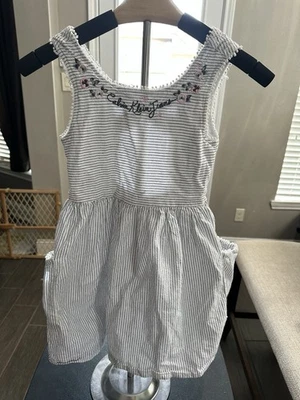 Vestido Calvin Klein Para Niñas Talla 8 Blanco con Rayas Negras y Bolsillos Laterales  Foto 1 de 4
