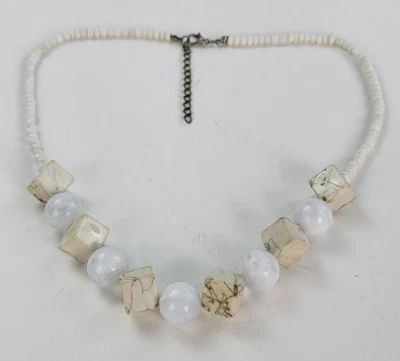 Collar de Cuentas Geométricas Gruesas Lucite Blanco Crema 23" Ajustable De Colección Foto 1 de 4